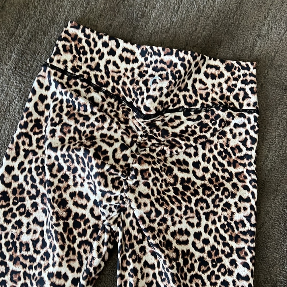 Zyia active leggings leopard Brilliant Scrunch